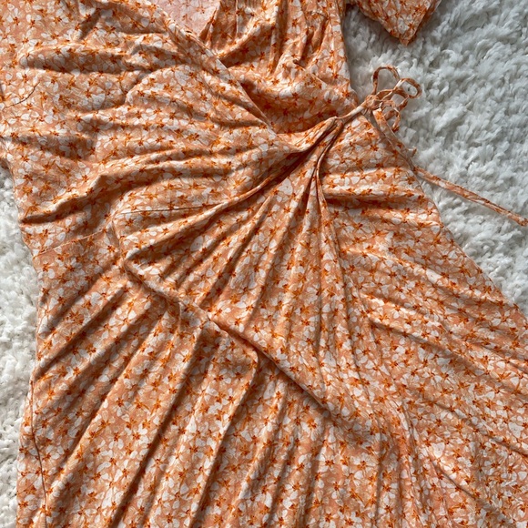 🌿 H&M floral wrap dress (2/18$) - Picture 4 of 4